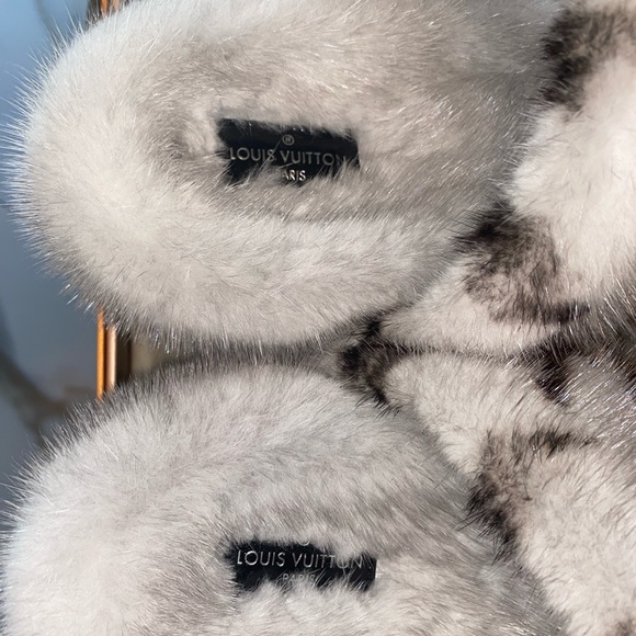 ******SOLD******NEW Louis Vuitton Mink Bom Dia Sandals - Picture 5 of 9